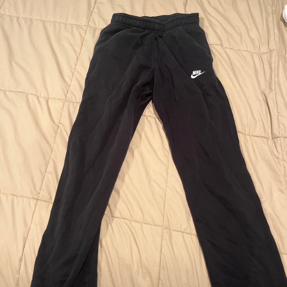 Nike pants size medium
